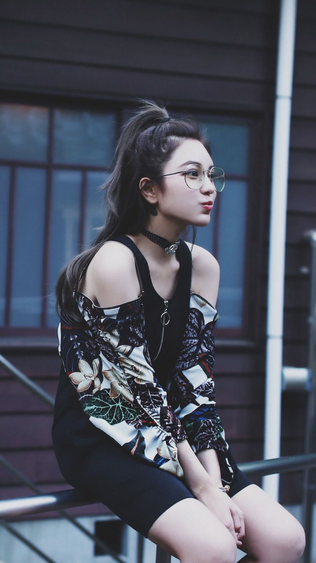 多位运动员社交媒体互动拉近与粉丝距离扩大影响力,运动员应对媒体的策略