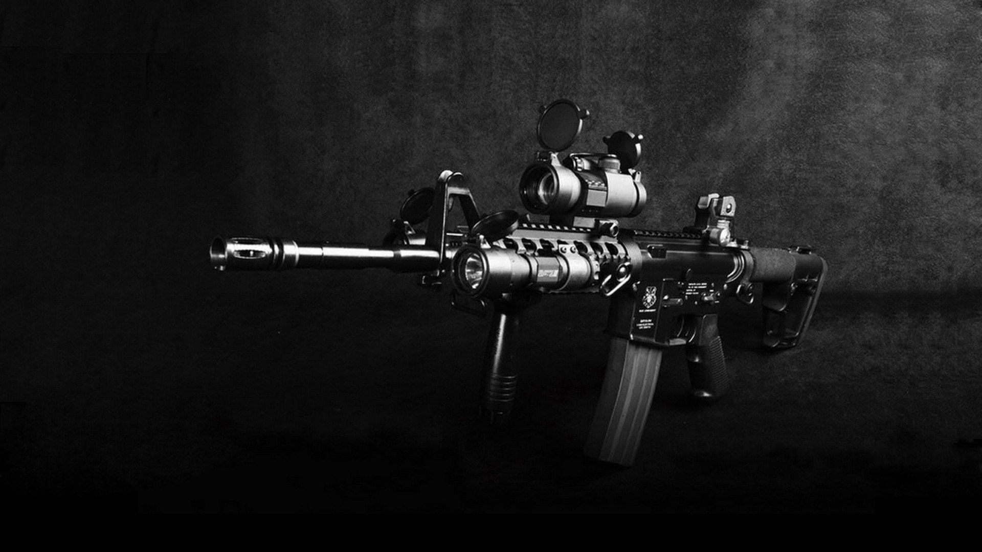 比赛前教练组反复推演战术确保每位球员明确角色与站位，比赛前教练在排兵布阵时的想法是